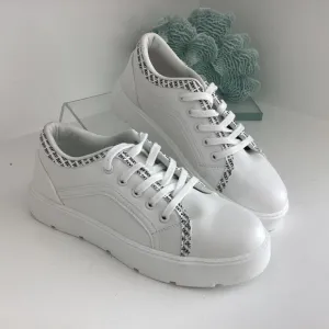 NEW DKNY GIRLS WHITE LEATHER SNEAKERS SHOES SZ 4