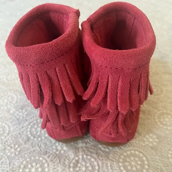 New in Box Minnetonka double fringe side zip booties, child’s size 11, hot pink