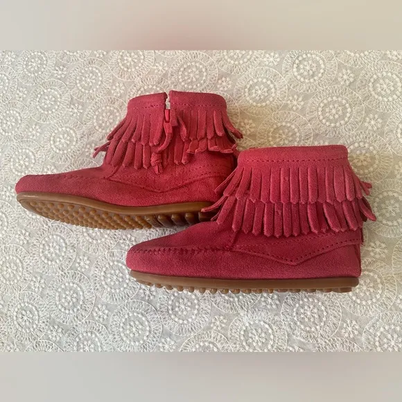 New in Box Minnetonka double fringe side zip booties, child’s size 11, hot pink