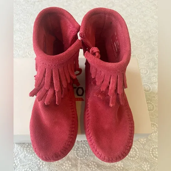 New in Box Minnetonka double fringe side zip booties, child’s size 11, hot pink