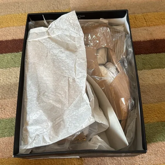 New in Box Naturalizer Sandals Womens Greyson D'orsay Beige Leather size 9M