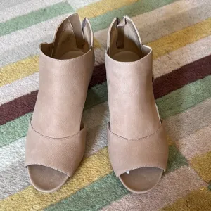 New in Box Naturalizer Sandals Womens Greyson D'orsay Beige Leather size 9M