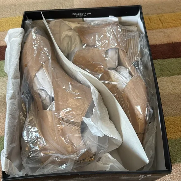 New in Box Naturalizer Sandals Womens Greyson D'orsay Beige Leather size 9M