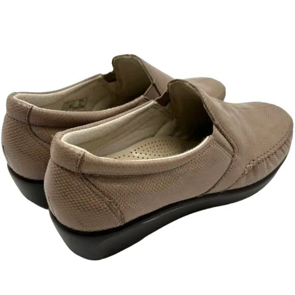 New Leather Snakeskin SAS Slip On Loafers Women's 8.5 Comfort Cottage Clog Indie