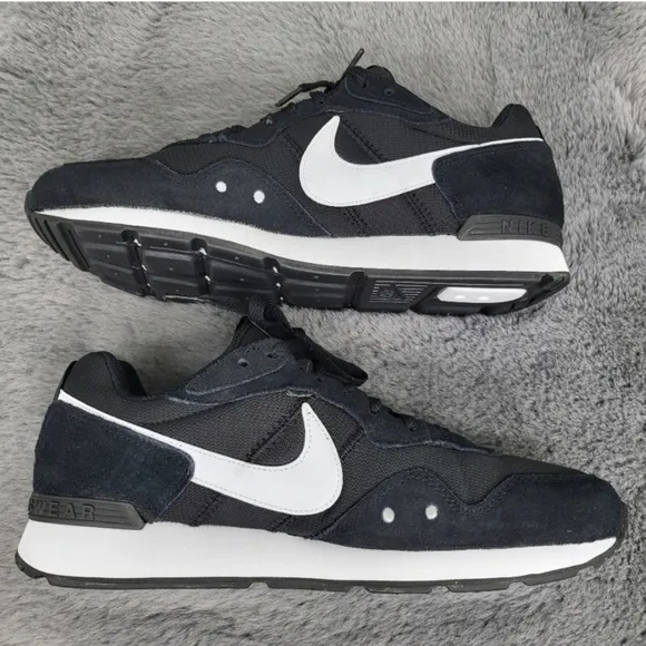 New Nike Venture Runner Men's Running Shoes Size 10