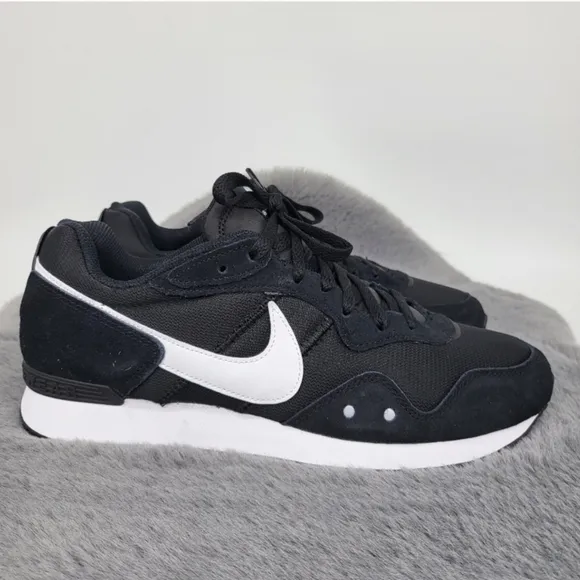 New Nike Venture Runner Men's Running Shoes Size 10