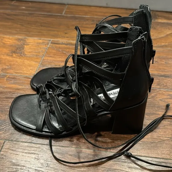NEW! Steve Madden Black Leather Cherri Strappy Sandal - Size 6