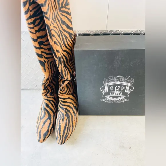 New Vince Fabian Leather knee high boots, sz 8, Gingernut color