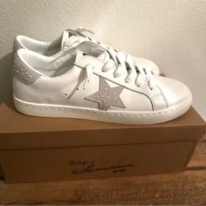 NEW VINTAGE HAVANA Carla Fashion Sneaker Pearl Star‎ StarSize 8.5 NWT