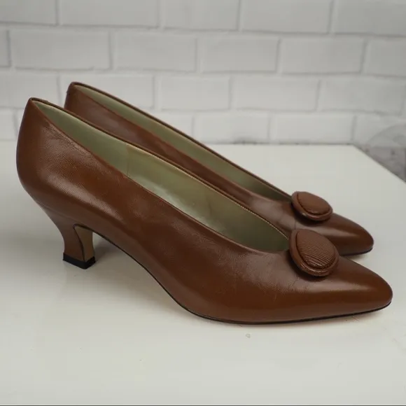 New Vintage sz 7.5 brown leather pumps