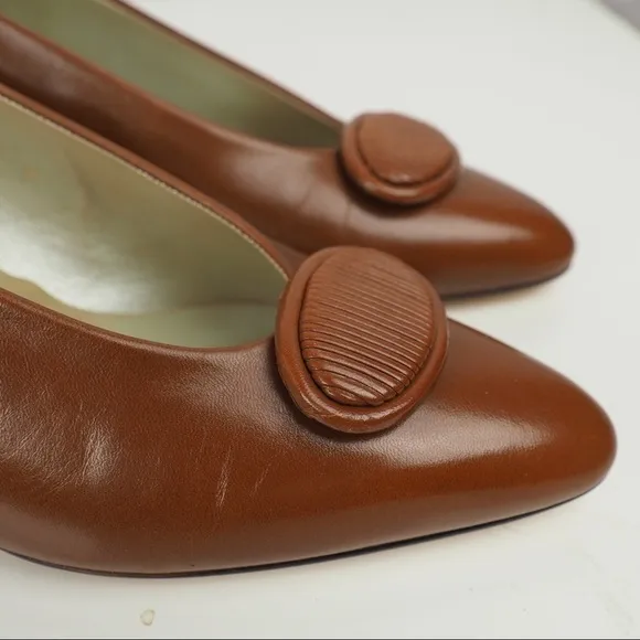 New Vintage sz 7.5 brown leather pumps
