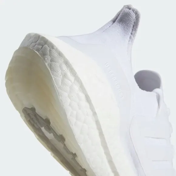 [NEW] Women's adidas UltraBoost 21 Running Shoes White Size 10 FY0403