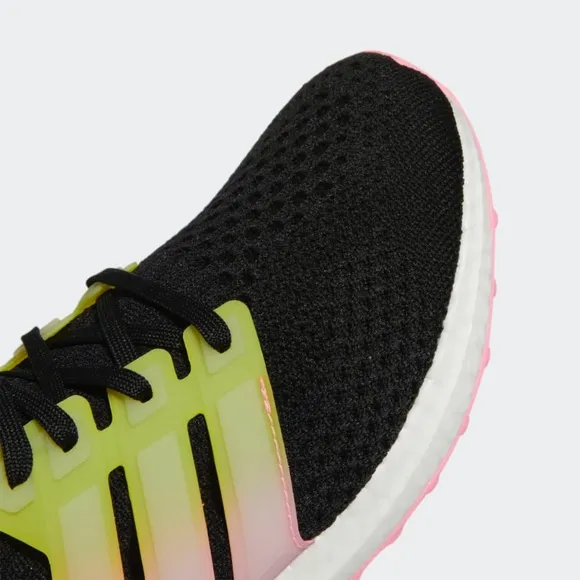 [NEW] Women's Adidas UltraBOOST 5.0 DNA Shoes Size 8 GV8732