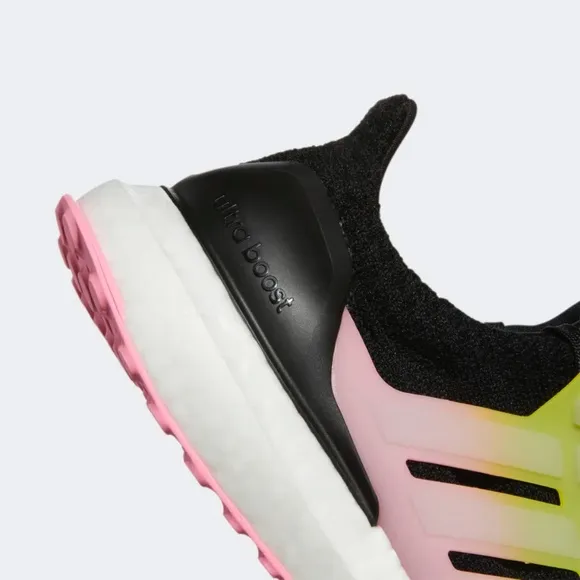 [NEW] Women's Adidas UltraBOOST 5.0 DNA Shoes Size 8 GV8732