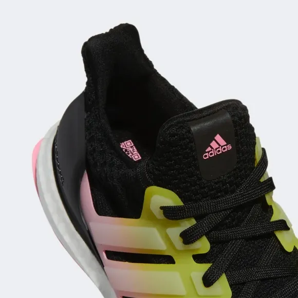 [NEW] Women's Adidas UltraBOOST 5.0 DNA Shoes Size 8 GV8732