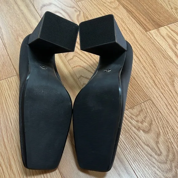 New! Zara SZ 8, black timeless square satin block heel shoes.