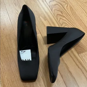 New! Zara SZ 8, black timeless square satin block heel shoes.