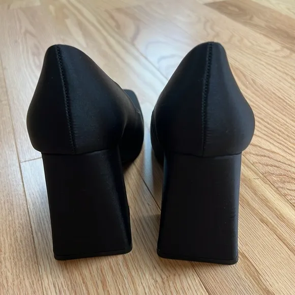 New! Zara SZ 8, black timeless square satin block heel shoes.