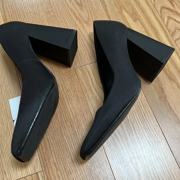 New! Zara SZ 8, black timeless square satin block heel shoes.