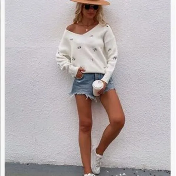 NEW Beige V Neck Embroidered Ribbed Knit Pullover Sweater
