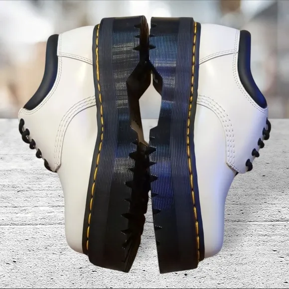 NIB  8053 Quad Polished Smooth Dr Martens Size 8L 7M