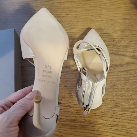 Nib Chic Beige Heels by Racine Carrie