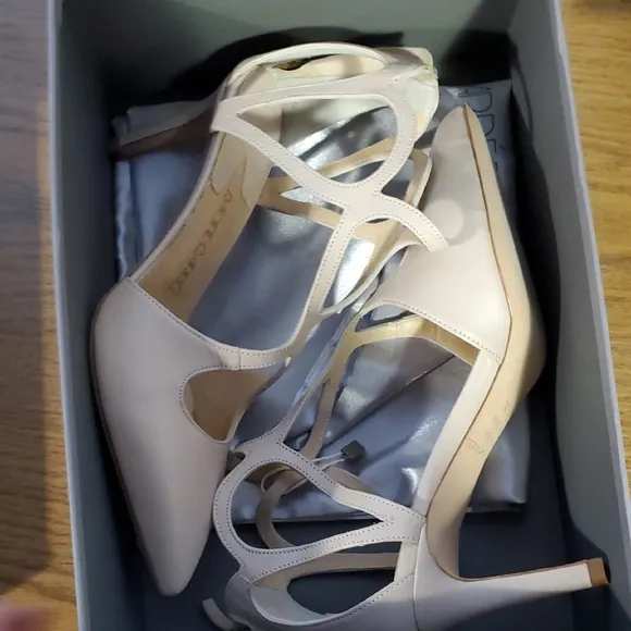 Nib Chic Beige Heels by Racine Carrie