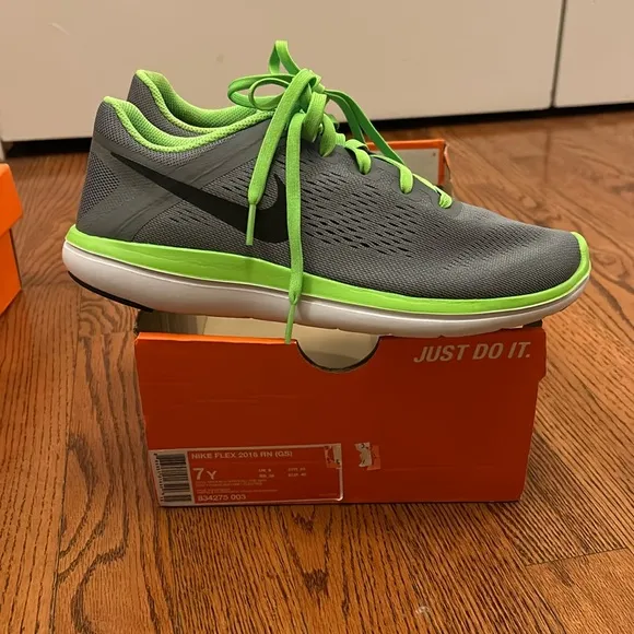 NIB Nike Free 2016 RN GS Big Boys Kids Size 7 M Youth Grey Green