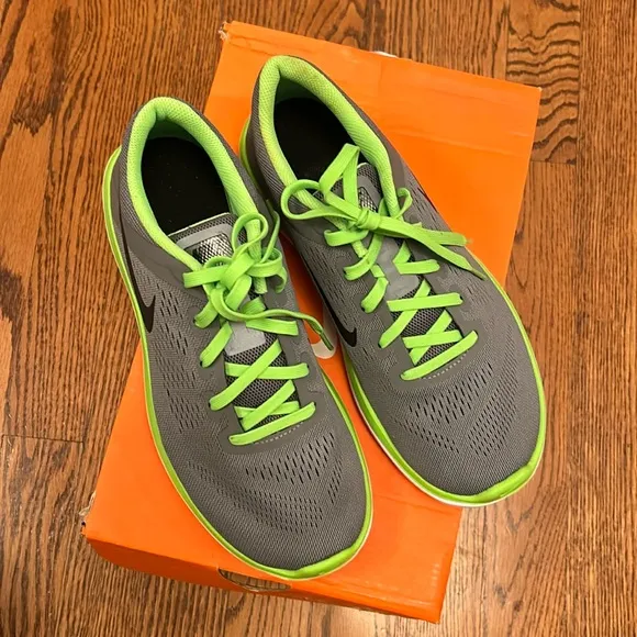 NIB Nike Free 2016 RN GS Big Boys Kids Size 7 M Youth Grey Green