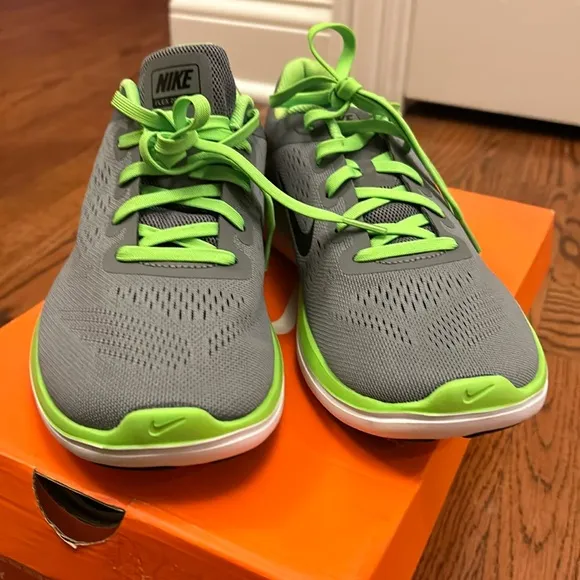NIB Nike Free 2016 RN GS Big Boys Kids Size 7 M Youth Grey Green