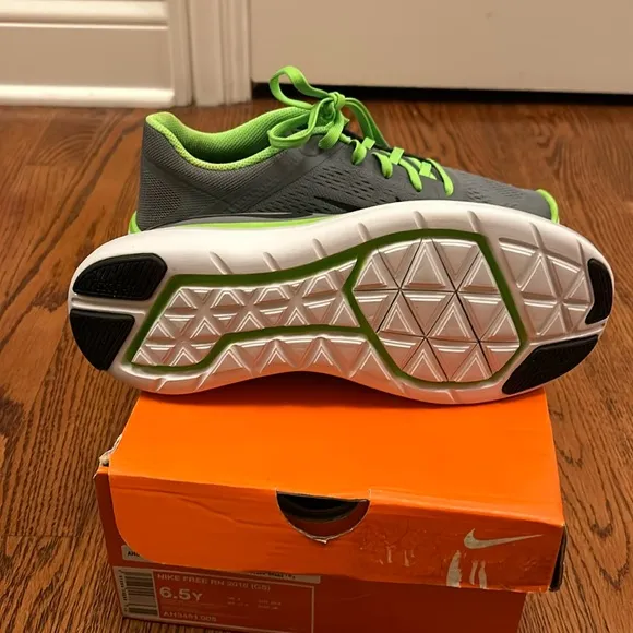 NIB Nike Free 2016 RN GS Big Boys Kids Size 7 M Youth Grey Green