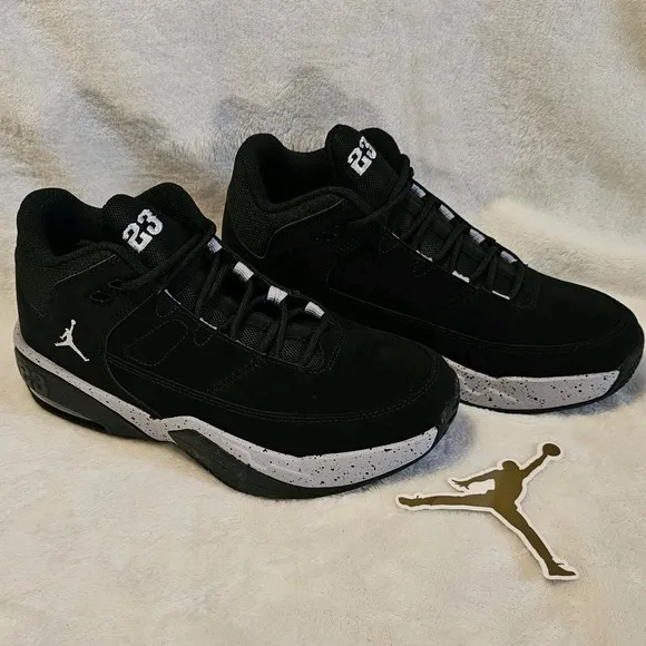 NIB Nike Jordan Max Aura 3 Black Wolf Grey (GS) Shoes YOUTH  Size 4.5
