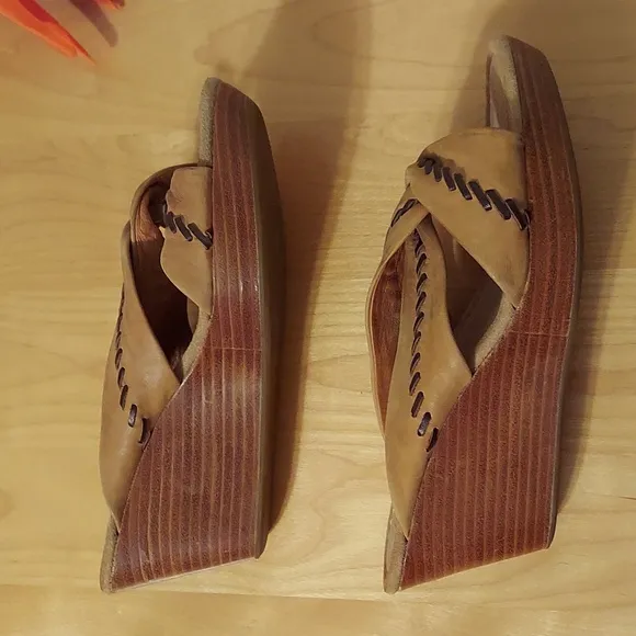 Nicole Shoes Shook Up Twisted Straps with Stitching Details Leather Wedges Sz 8
