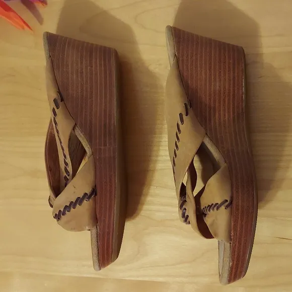 Nicole Shoes Shook Up Twisted Straps with Stitching Details Leather Wedges Sz 8