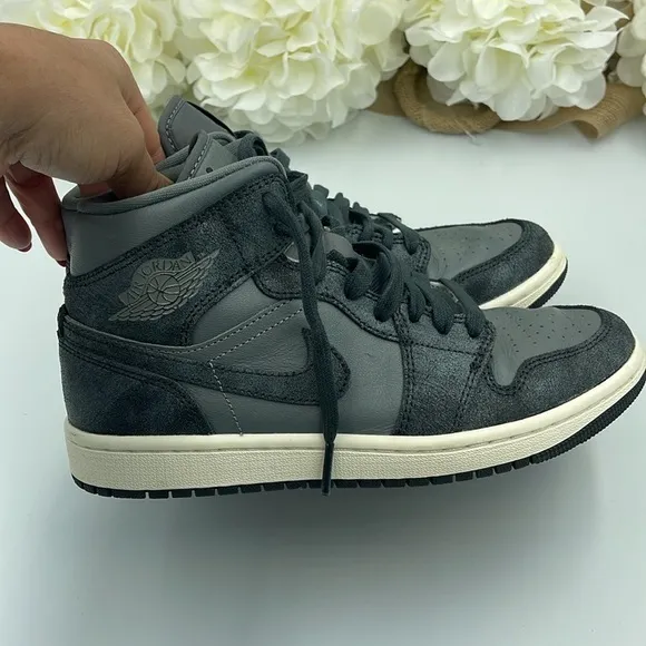 Nike Air Jordan 1 Mid SE Women's Shoes Smoke Grey/Sail/Off NoirSize 7