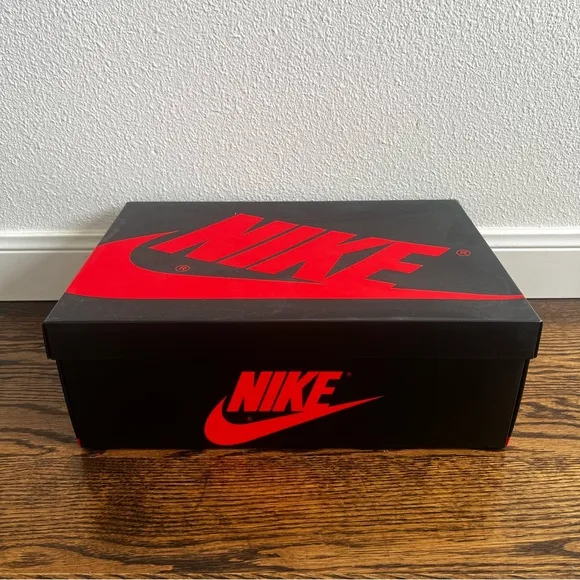 Nike Air Jordan Retro 1 ‘Black Toe’ Men’s Varsity Red Low Top Shoes w/ Box 9.5