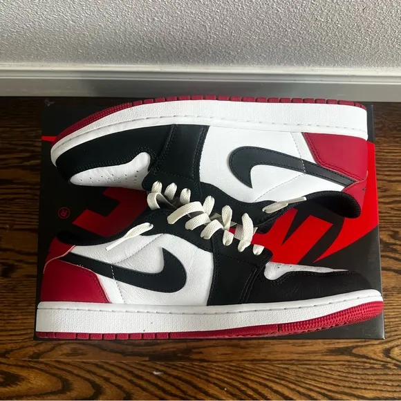 Nike Air Jordan Retro 1 ‘Black Toe’ Men’s Varsity Red Low Top Shoes w/ Box 9.5