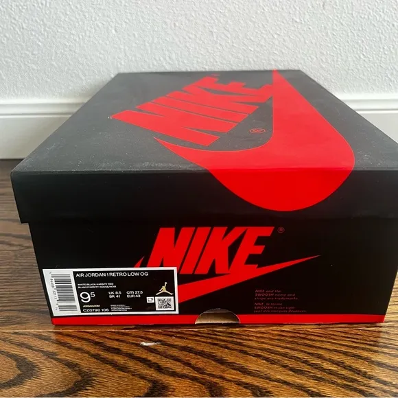 Nike Air Jordan Retro 1 ‘Black Toe’ Men’s Varsity Red Low Top Shoes w/ Box 9.5