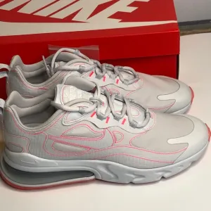 Nike Air Max 270 Special Edition Men Size 10 White &amp; Pink Sneakers Running Shoes