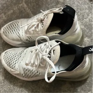 Nike Air Max 270 women's size 8 white black athletic shoes