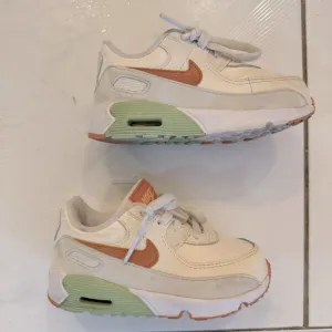 Nike Air Max 90 LTR Little Kids’ Shoes Pale Ivory/Phantom/Honeydew/Amber Brown)