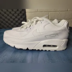 Nike Air Max 90 LTR Triple White GS Size 5y New