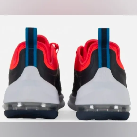 Nike Air Max Axis Grade-School Sneakers Size 5.5Y Like New MSRP $80
