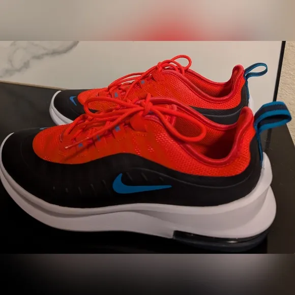 Nike Air Max Axis Grade-School Sneakers Size 5.5Y Like New MSRP $80
