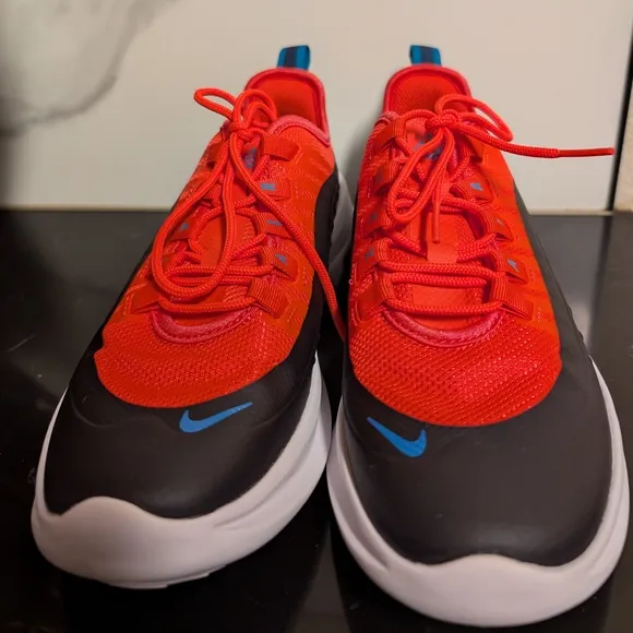 Nike Air Max Axis Grade-School Sneakers Size 5.5Y Like New MSRP $80