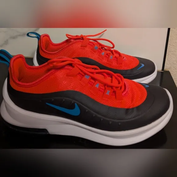 Nike Air Max Axis Grade-School Sneakers Size 5.5Y Like New MSRP $80