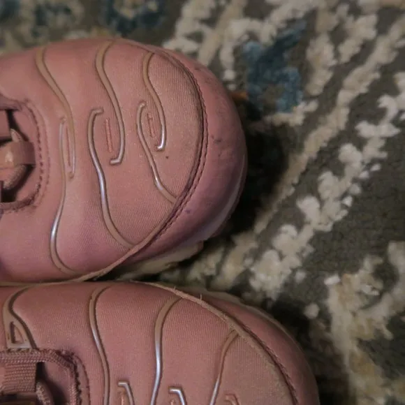 Nike Air Max Plus Rust Pink Metallic Rose Gold AT5695-600 Women's Size 7.5