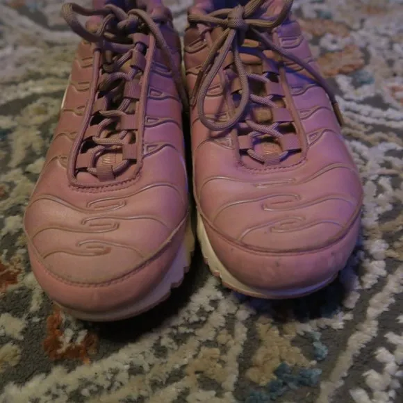 Nike Air Max Plus Rust Pink Metallic Rose Gold AT5695-600 Women's Size 7.5