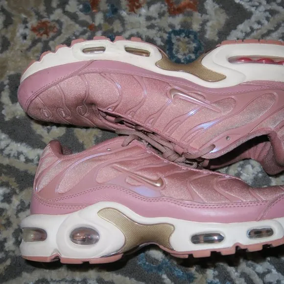 Nike Air Max Plus Rust Pink Metallic Rose Gold AT5695-600 Women's Size 7.5