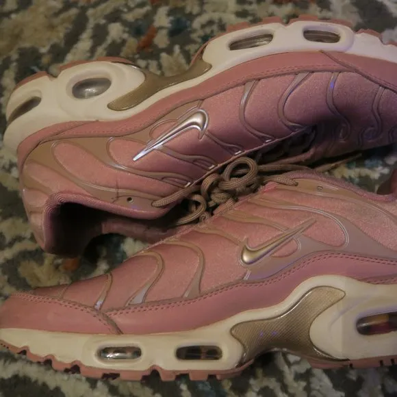 Nike Air Max Plus Rust Pink Metallic Rose Gold AT5695-600 Women's Size 7.5
